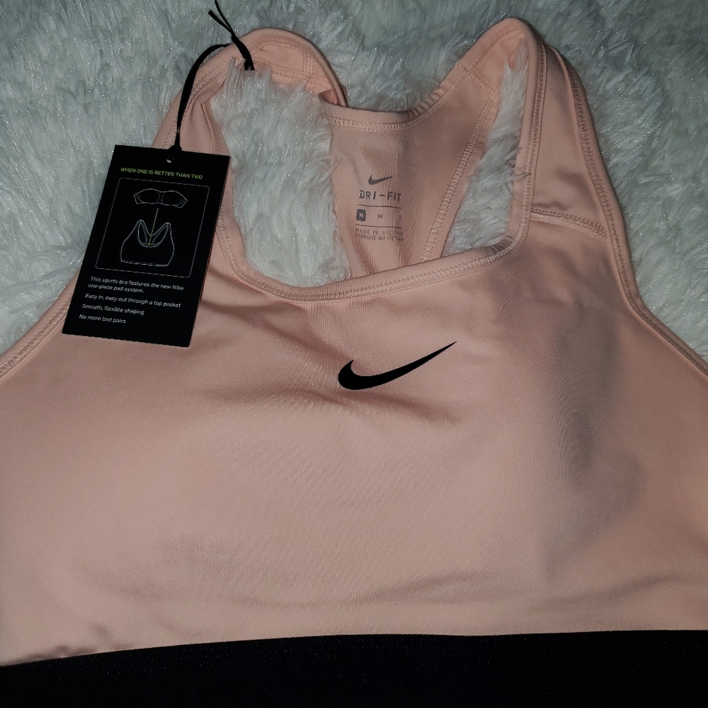 Nike Swoosh Bra